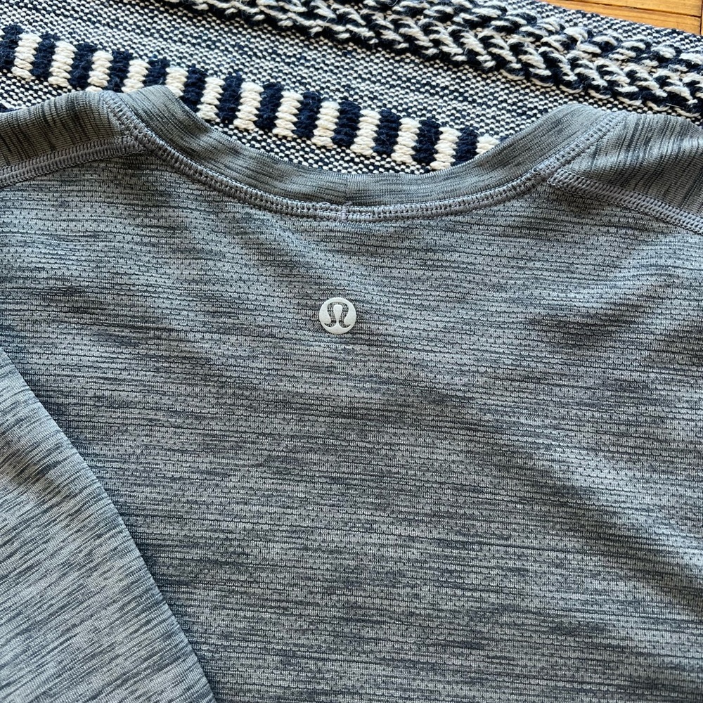 Lulu lemon gray shirt size l long sleeve